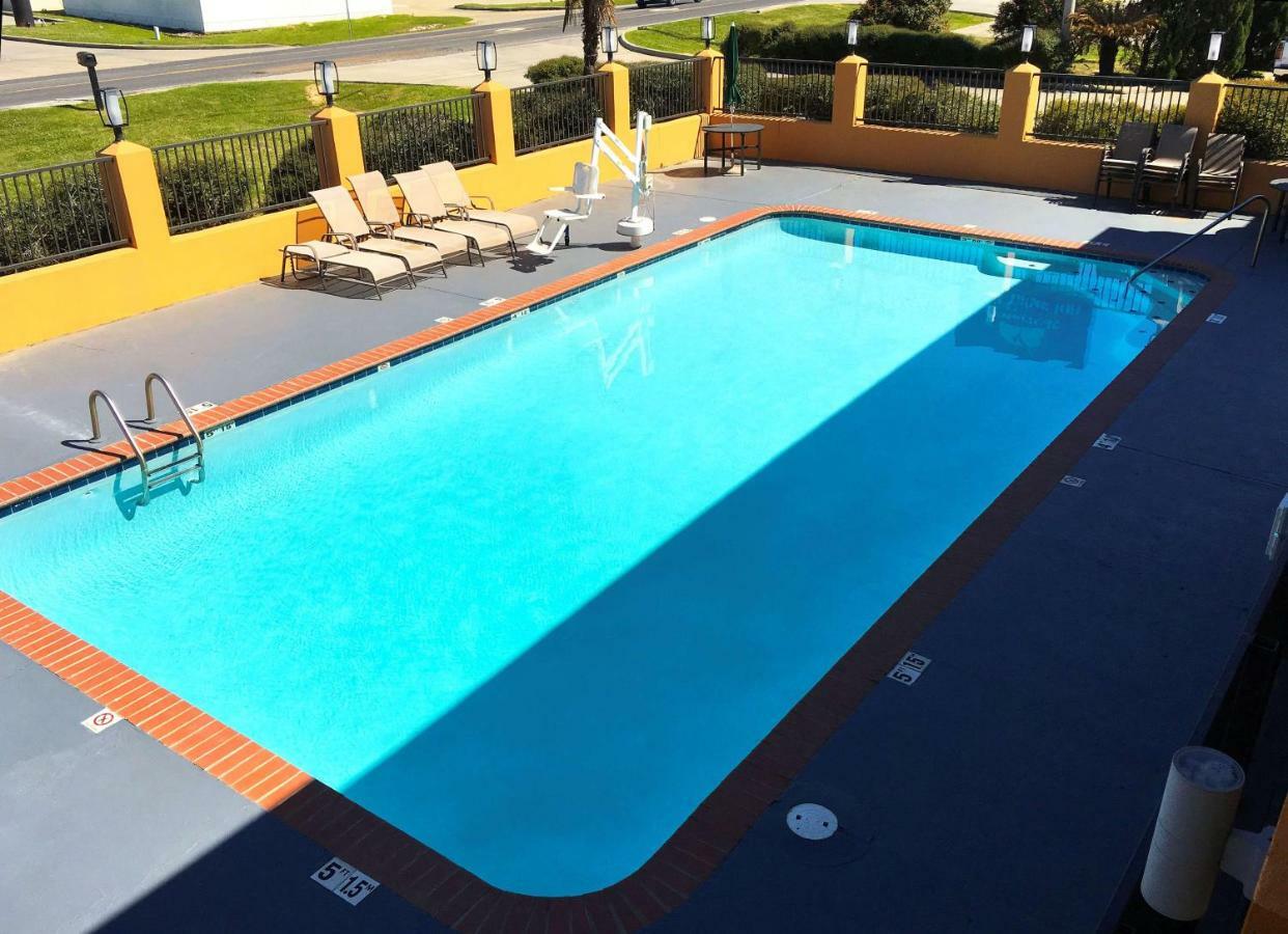 Americas Best Value Inn Denham Springs Exterior foto