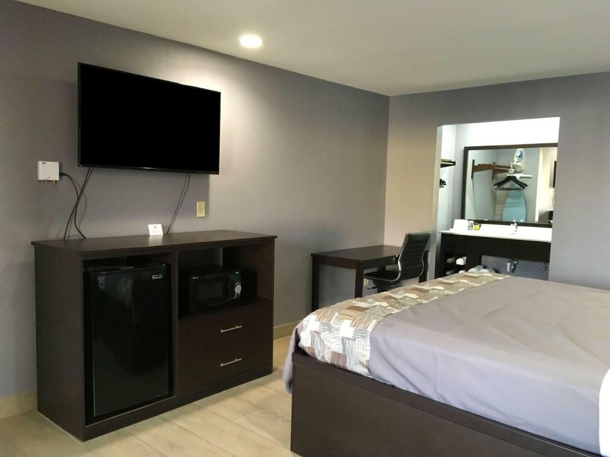 Americas Best Value Inn Denham Springs Exterior foto